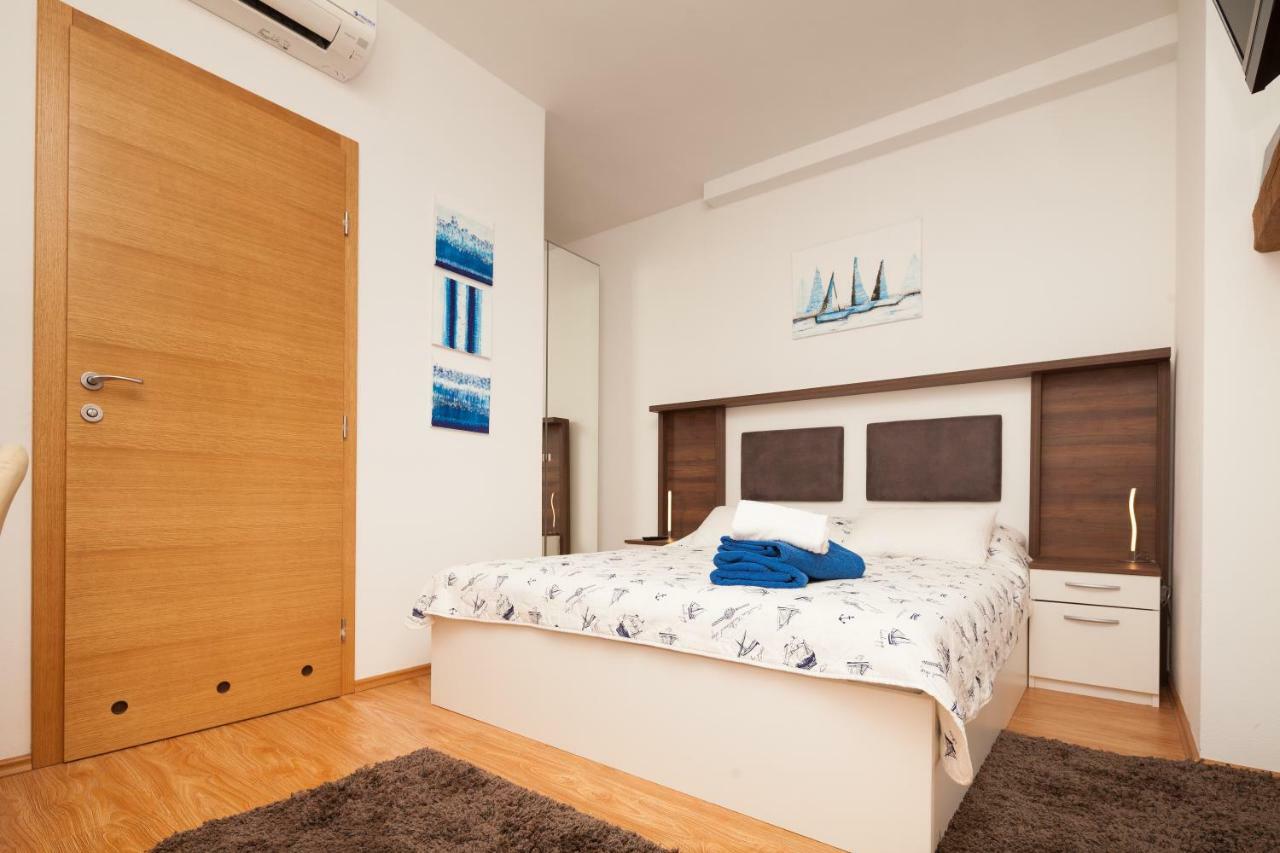 Luxury Apartment With Private Rooftop Terrace Pula Exterior photo