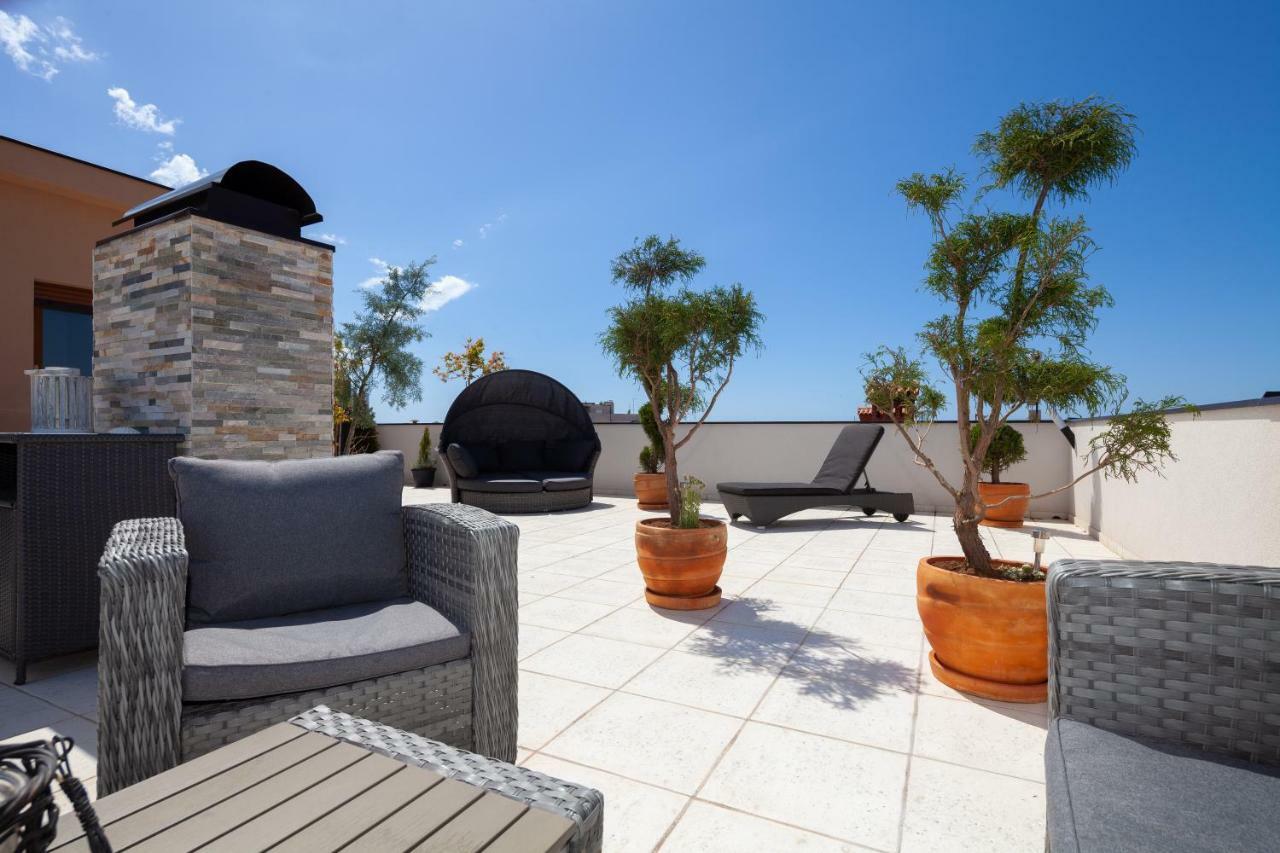 Luxury Apartment With Private Rooftop Terrace Pula Exterior photo