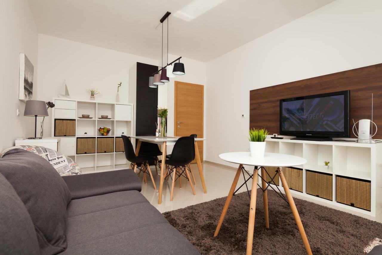 Luxury Apartment With Private Rooftop Terrace Pula Exterior photo